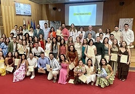 Durante el acto se ha hecho entrega del certificado de residencia a los nuevos especialistas.