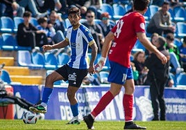 César Moreno, durante un partido con el Hércules en el Rico Pérez.