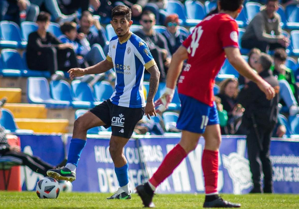 Imagen principal - César Moreno sorprende a Torrecilla