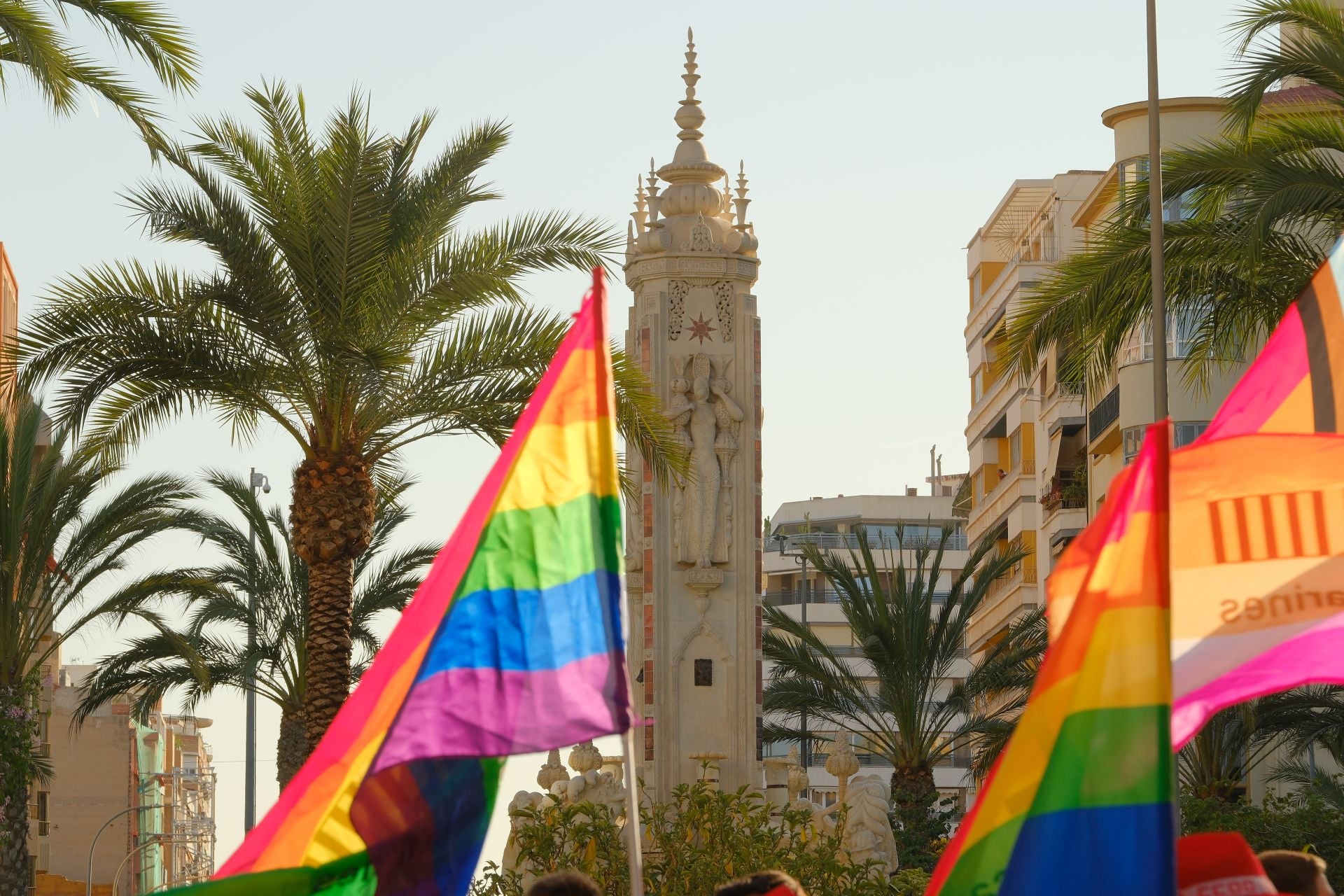 Alicante celebra el Orgullo entre fiesta y reivindicación