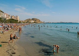 Playa del Postiguet, en Alicante, en imagen de arhcivo.