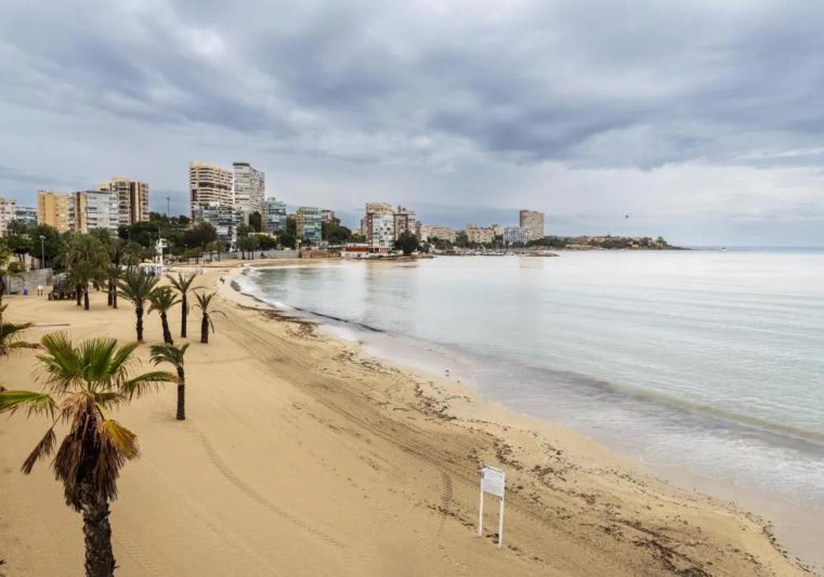 Albufereta Beach under the clouds.