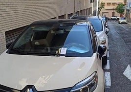 Coches con las multas falsas.