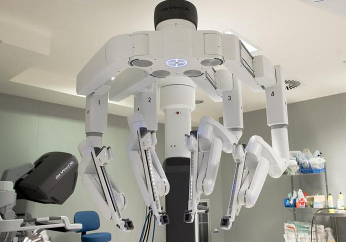 Así es el robot Da Vinci.