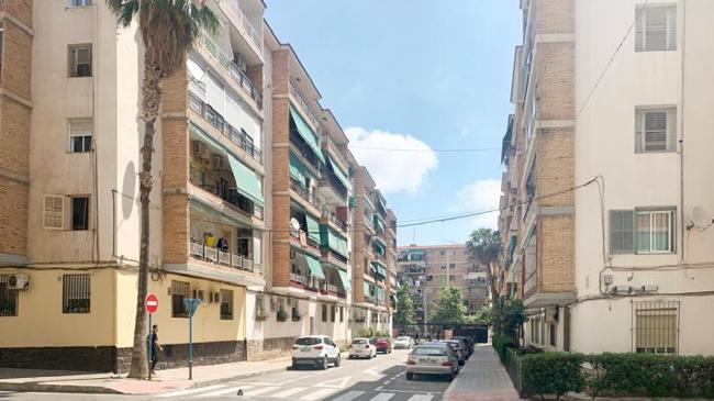 Imagen antes - La misma calle actualmente y con la regorma.