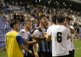 Los hérculanos celebran el primero de los dos goles anotados.