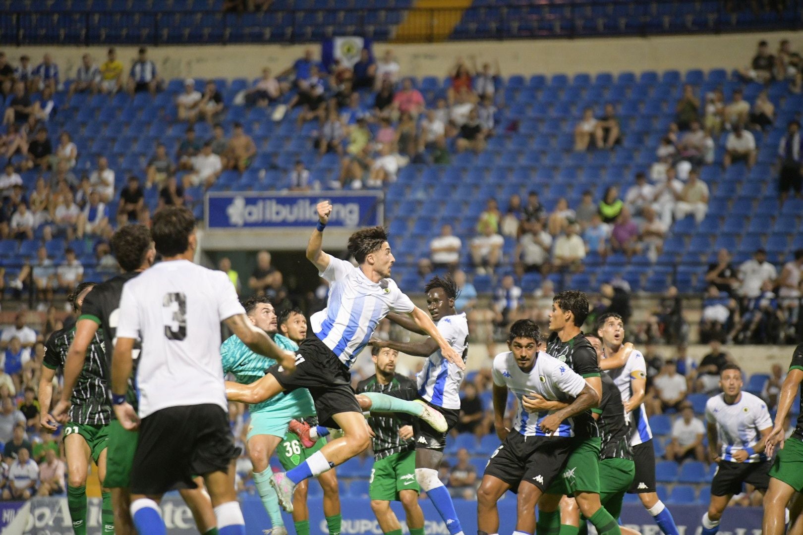 Derbi de alta tensión en el Rico Pérez