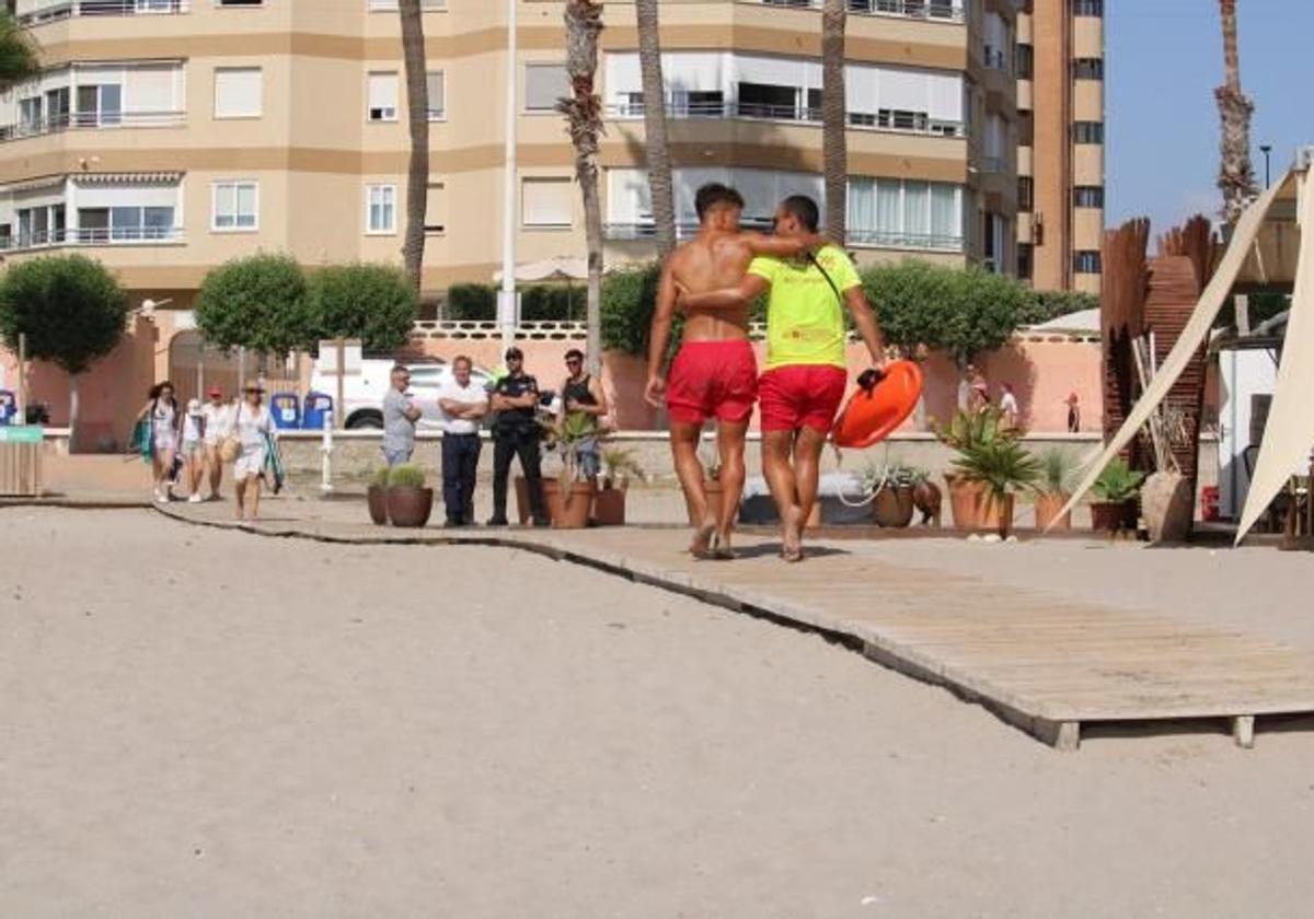 Dos personas que han participado en el simulacro