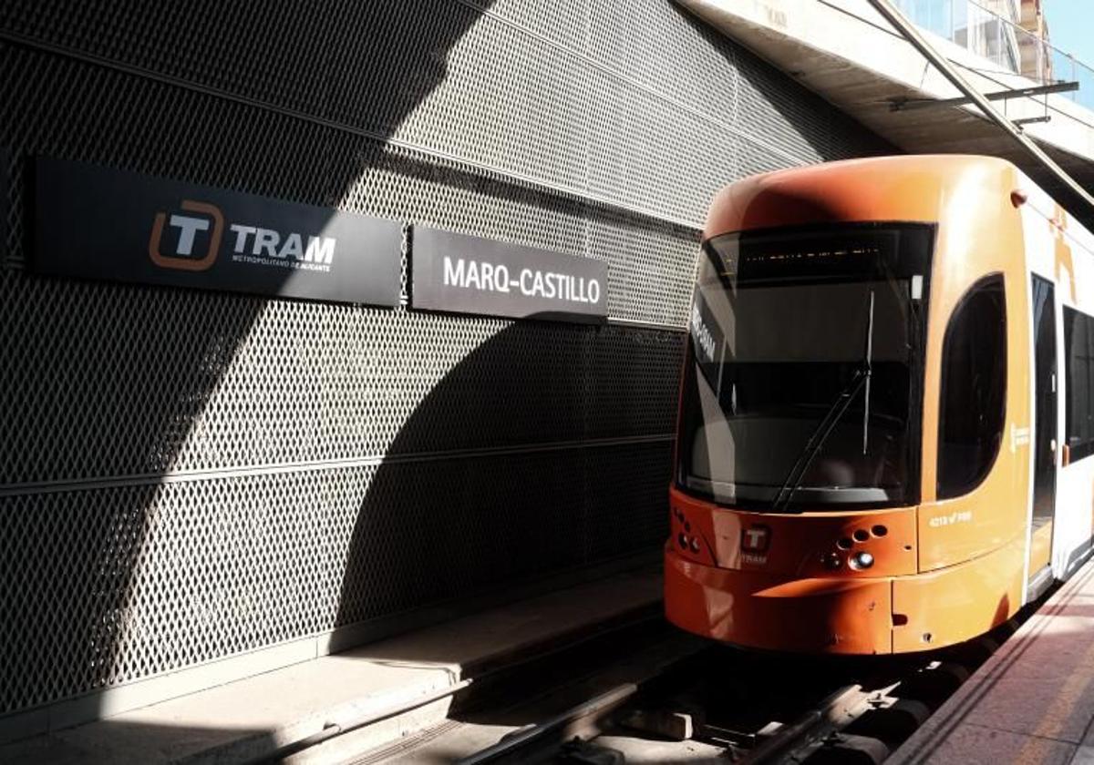 Alicante Tram passing through Marq-Castillo station.