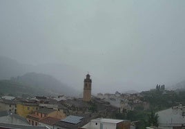 La lluvia cae en el municipio de L'Atzúbia.