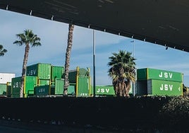 Contenedores en el puerto de Alicante, en imagen de archivo.