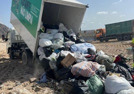 El Ayuntamiento destruye las dos toneladas de material falsificado intervenido desde Seman Santa.