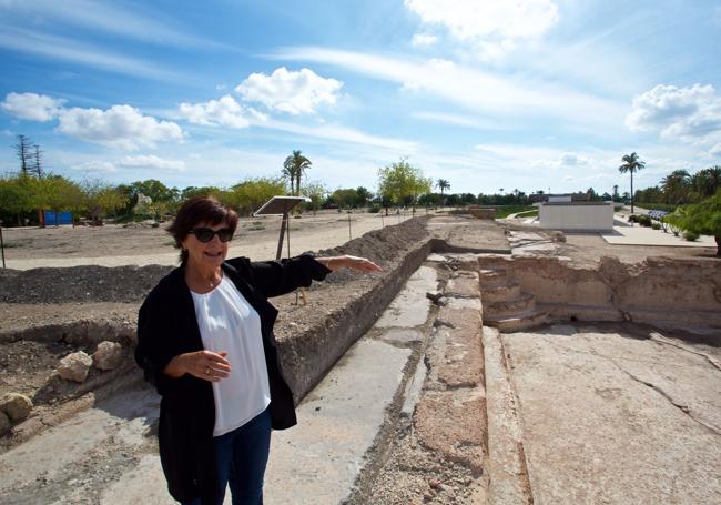Archaeologist Mercedes Tendero at La Alcudia.