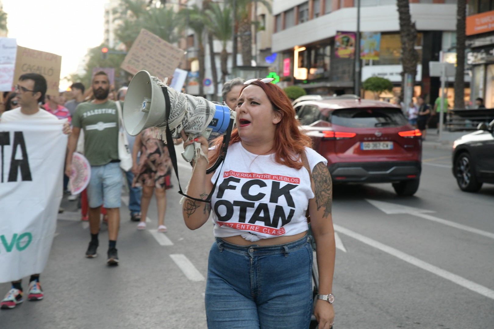 Un millar de personas clama contra la turistificación en Alicante