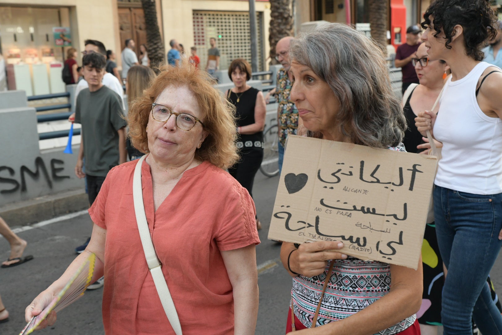 Un millar de personas clama contra la turistificación en Alicante
