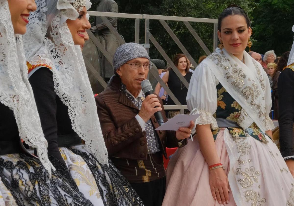 Imagen principal - Acto-homenaje al foguerer y barraquer fallecido.