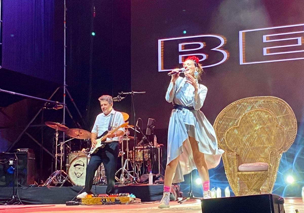 Bebe during the concert at Jardines de Abril.