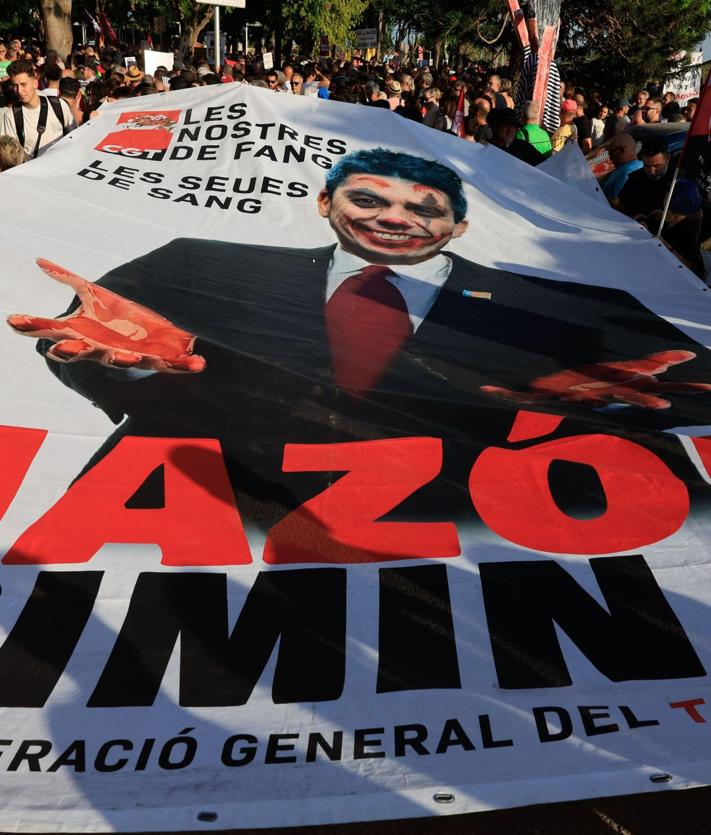 Imagen secundaria 2 - Novena manifestación contra Mazón.