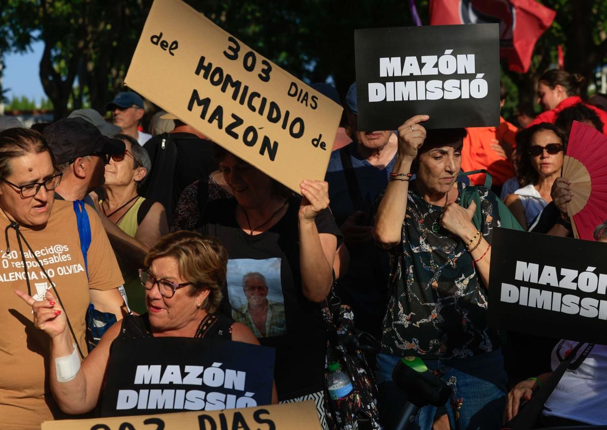 Imagen secundaria 1 - Novena manifestación contra Mazón.