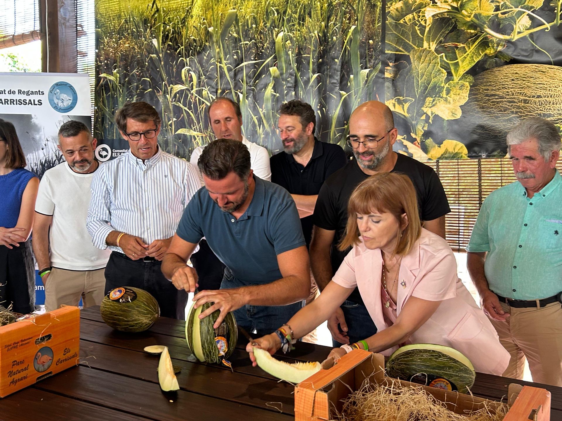 Pablo Ruz realizando el tradicional corte simbólico del melón