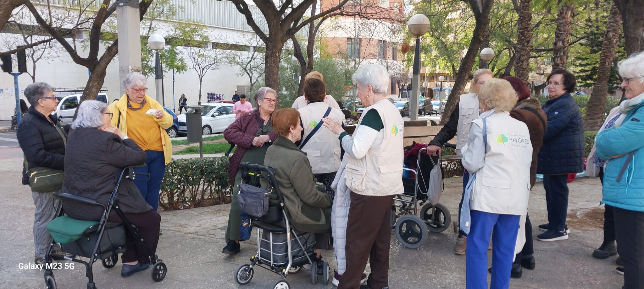 Una de las salidas de los mayores de Plaza de América.