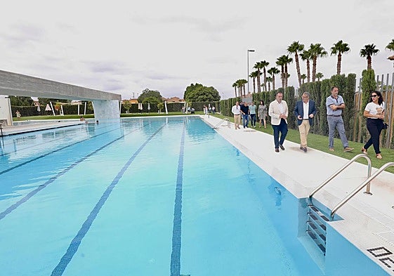 El presidente de la DIputación, Toni Pérez, visita las instalaciones junto con el alcalde de Benferri, Luis Vicente Mateo.