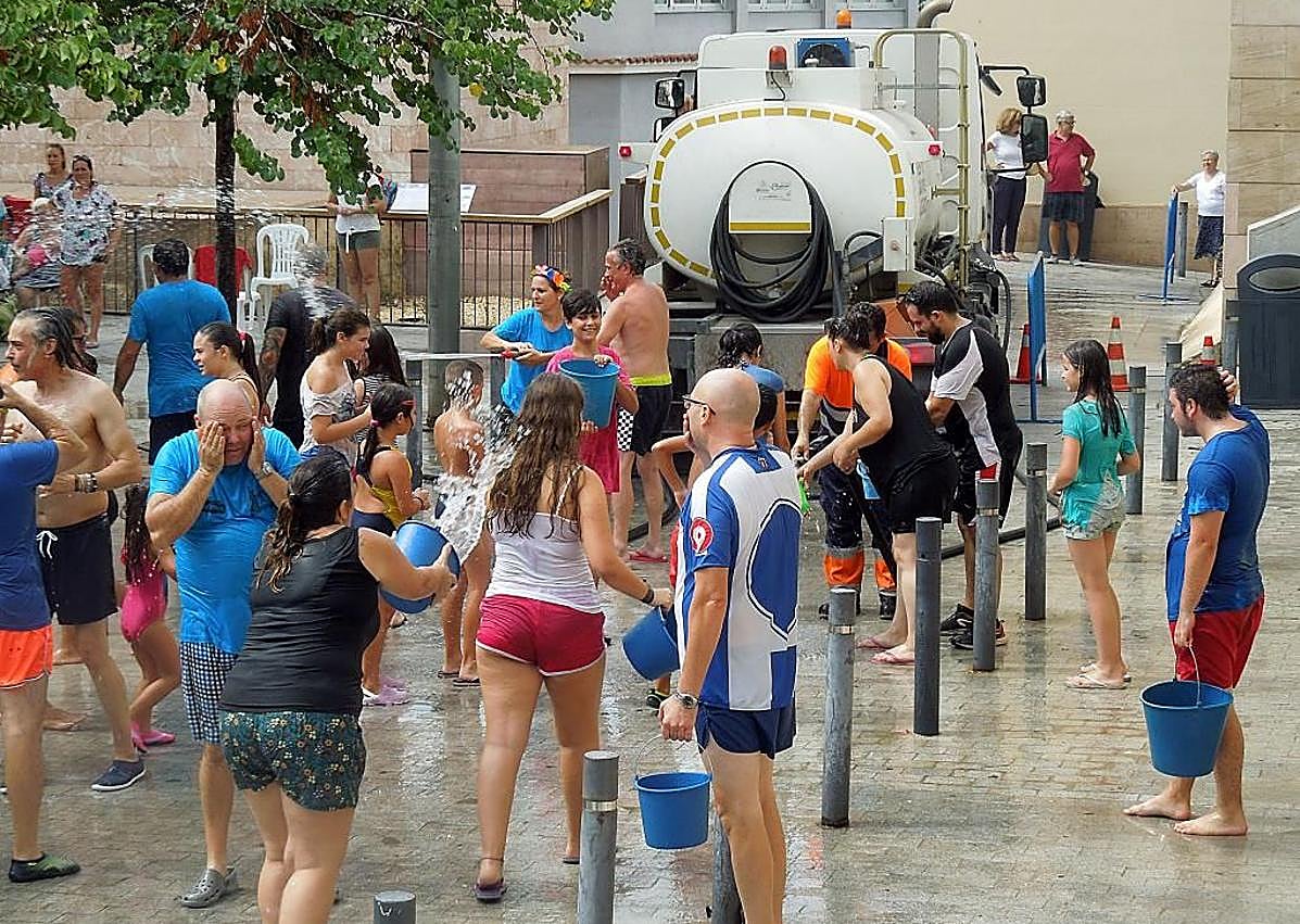 Imagen secundaria 1 - Celebración de «la Banyà» en el barrio