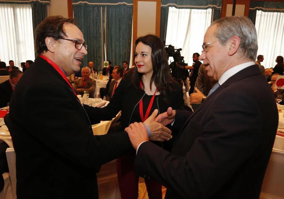 Zulima Pérez, entre el exconseller, Vicent Soler y el expresidente del Consell Jurídic, Vicente Garrido.