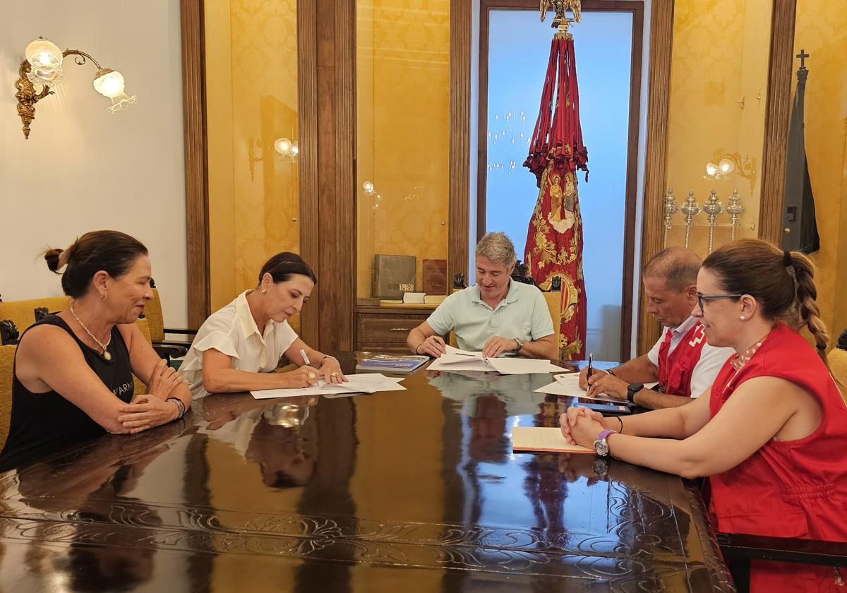 Reunión en el Ayuntamiento de Orihuela.