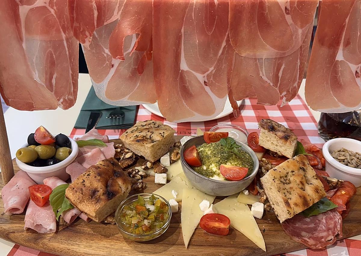 Imagen secundaria 1 - Pizza caprina, tabla de embutidos italianos y ravioli de rabo de toro.