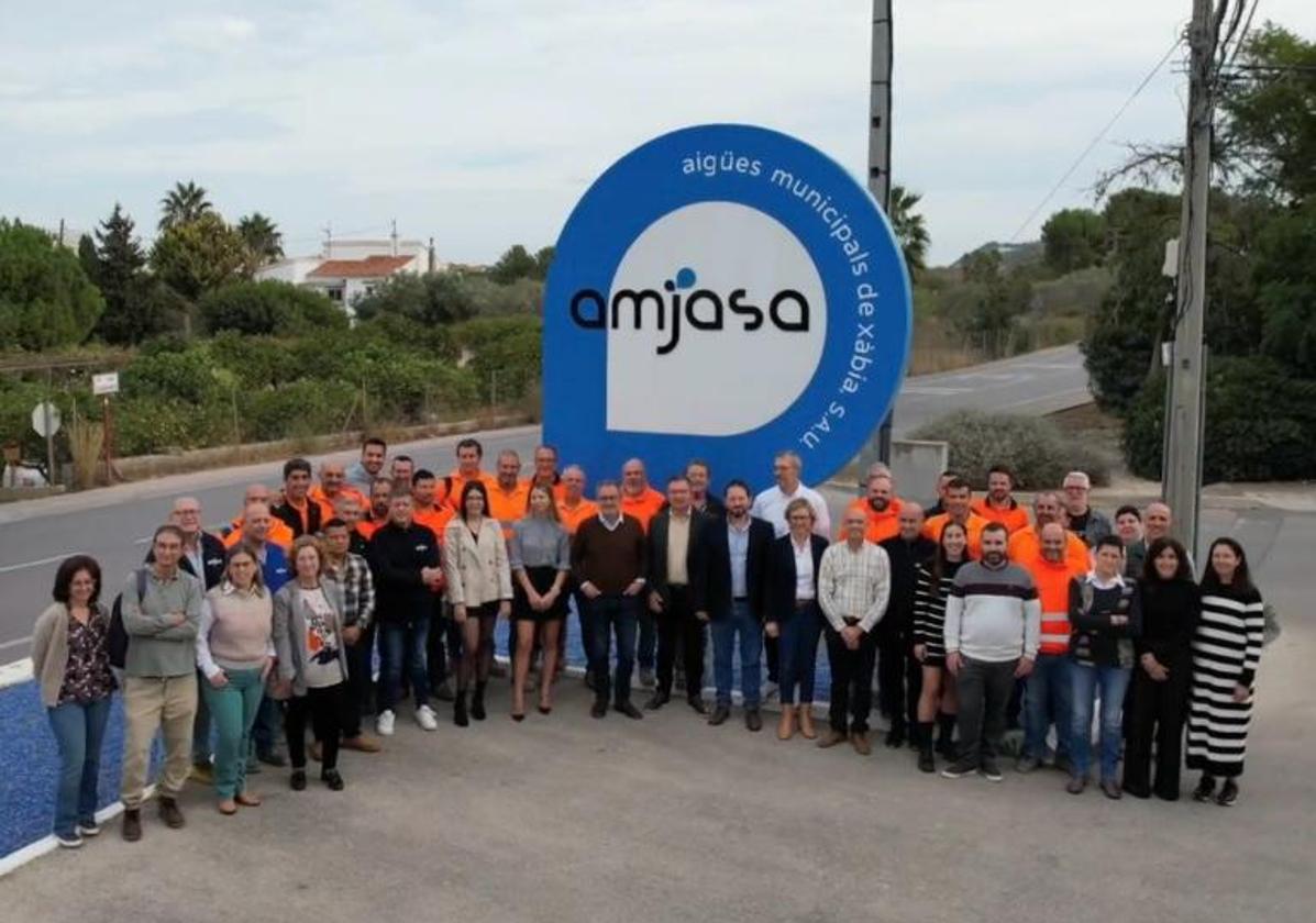 Staff from the company Amjasa.