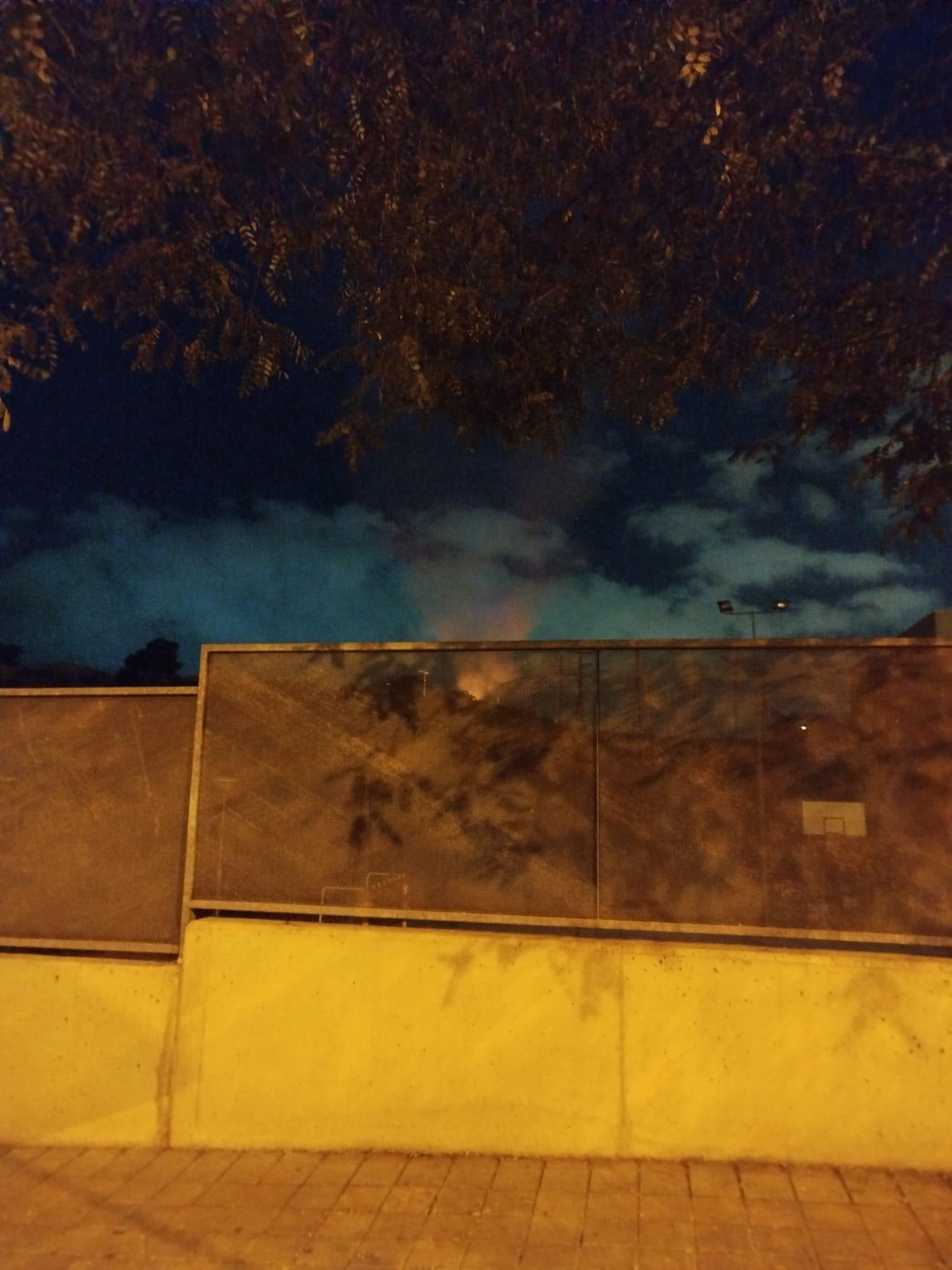 El conato de incendio a espaldas del IES 8 de Marzo.