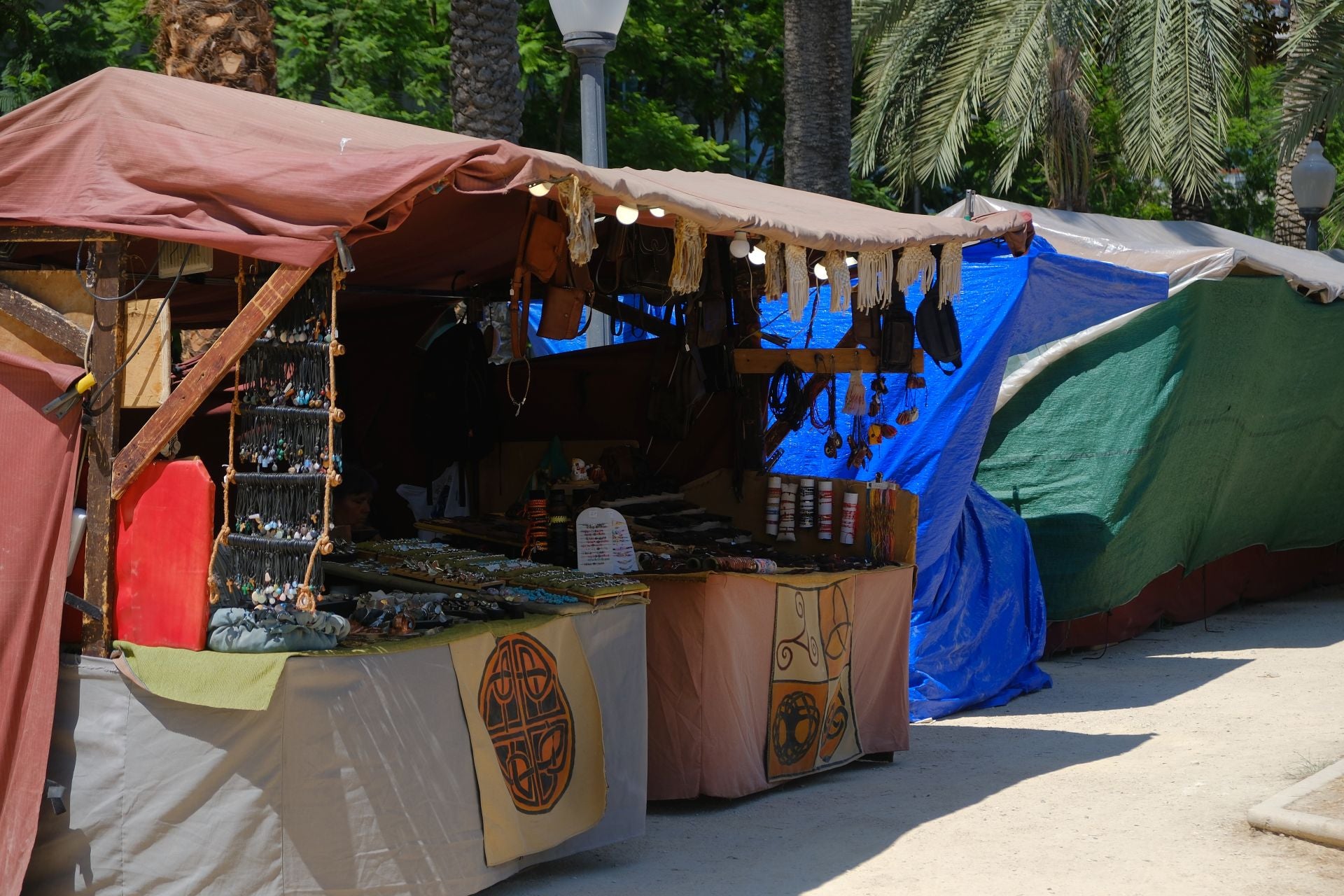 El paseo de Canalejas se transforma en el gran zoco árabe de Alicante