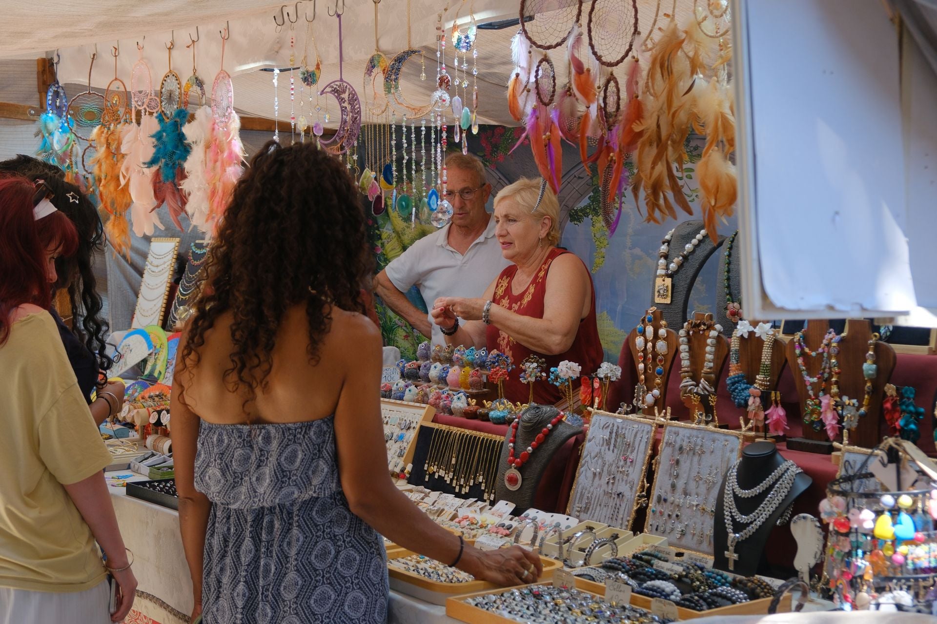 El paseo de Canalejas se transforma en el gran zoco árabe de Alicante