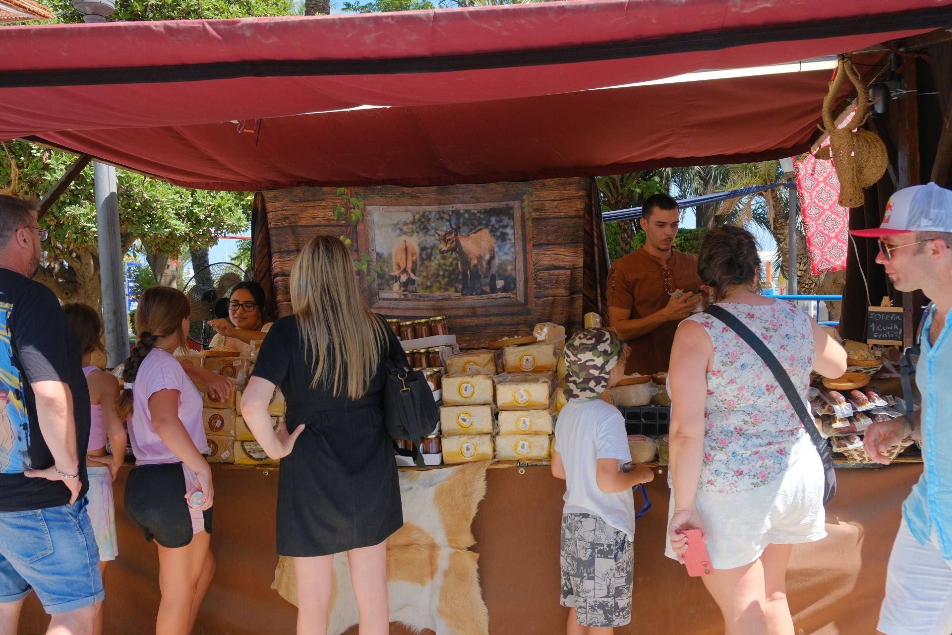 El paseo de Canalejas se transforma en el gran zoco árabe de Alicante