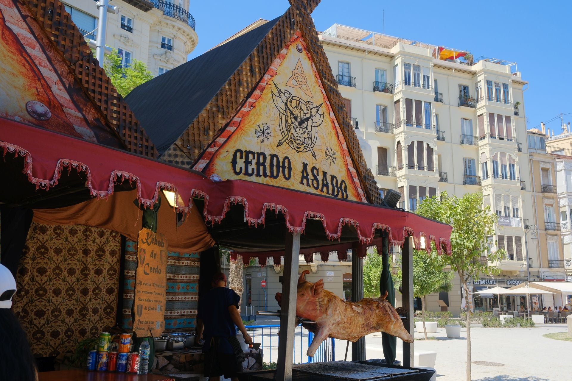 El paseo de Canalejas se transforma en el gran zoco árabe de Alicante