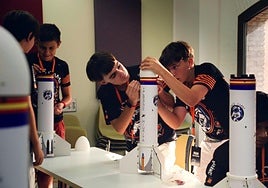 Jóvenes participantes en el Space Camp 2025 de PLD Space.