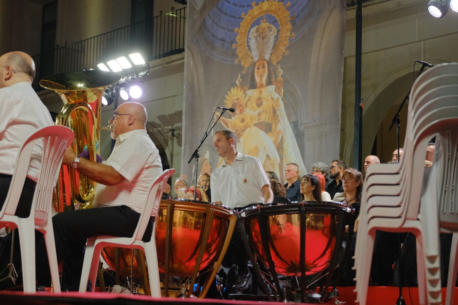 Alicante se emociona con la Alborada a la Virgen del Remedio