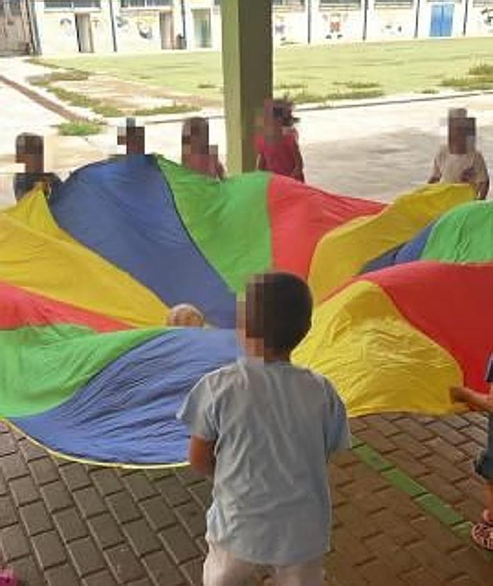 Imagen secundaria 2 - Los niños juegan durante el campamento