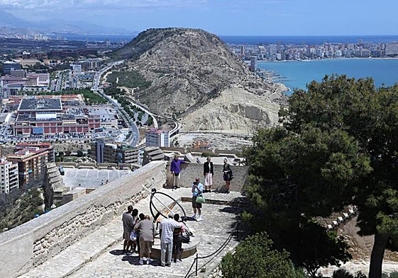 Baluarte del castillo de Santa Bárbara.
