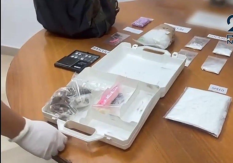 Imágenes de las sustancias estupefacientes decomisadas en la operación.
