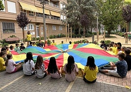 Jóvenes participantes durante una de las más de 100 propuestas de la campaña