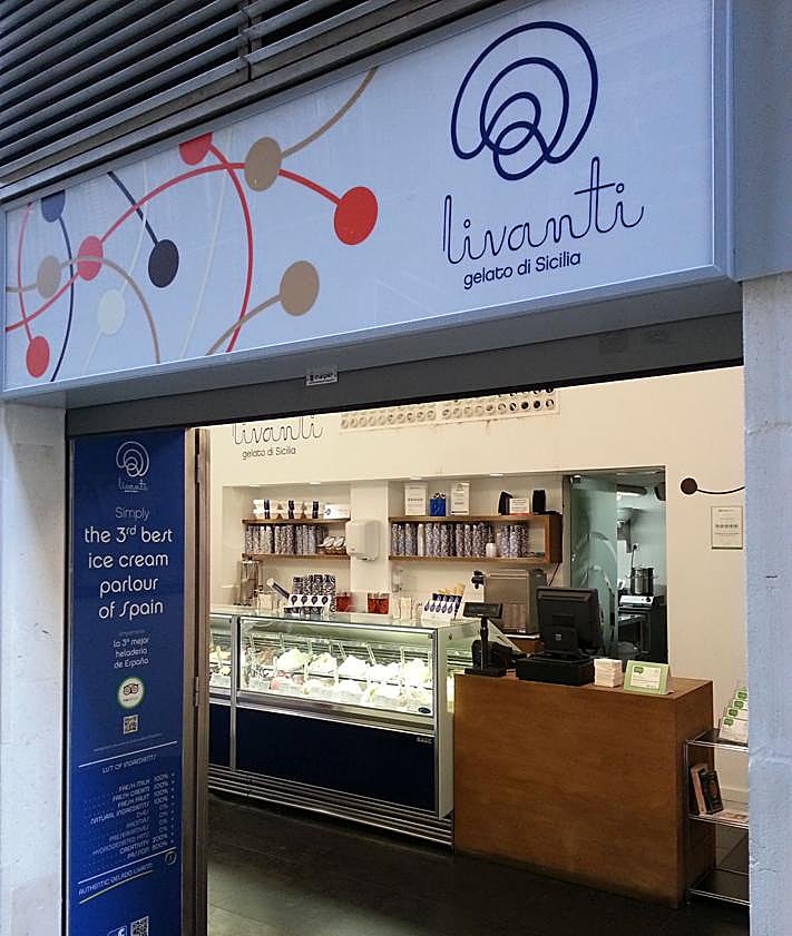 Imagen principal - Cambiar los planos por las recetas de helados italianos hasta situarse entre las mejores de España