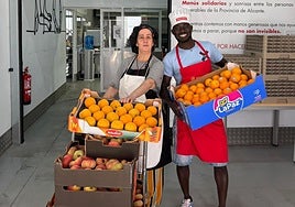 Dos voluntarios de AGS.