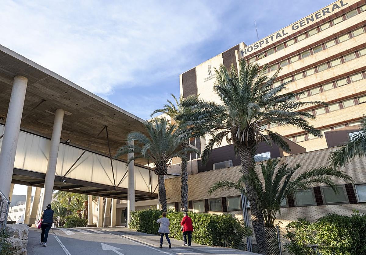 Hospital General de Elche, centro en el que ha ingresado el menor en primera instancia.