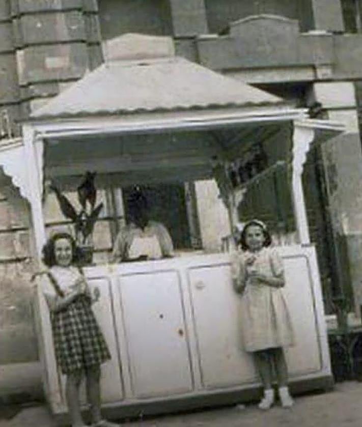 Imagen secundaria 2 - El quiosco en diferentes momentos de la historia. 