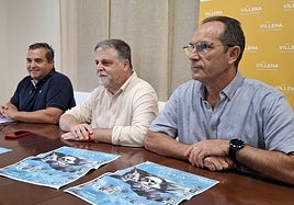 Presentación del Congreso a cargo del alcalde de Villena (centro), el presidente de la Comparsa Piratas de Villena, y edil de Fiestas,.
