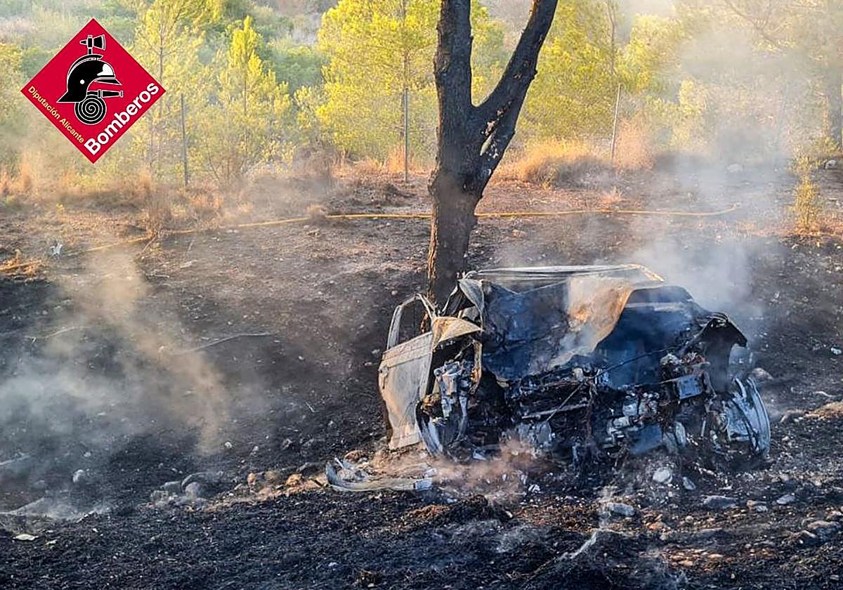 Vista del coche tras el accidente.
