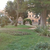 Así luce el Panteón de Quijano tras los trabajos de jardinería.