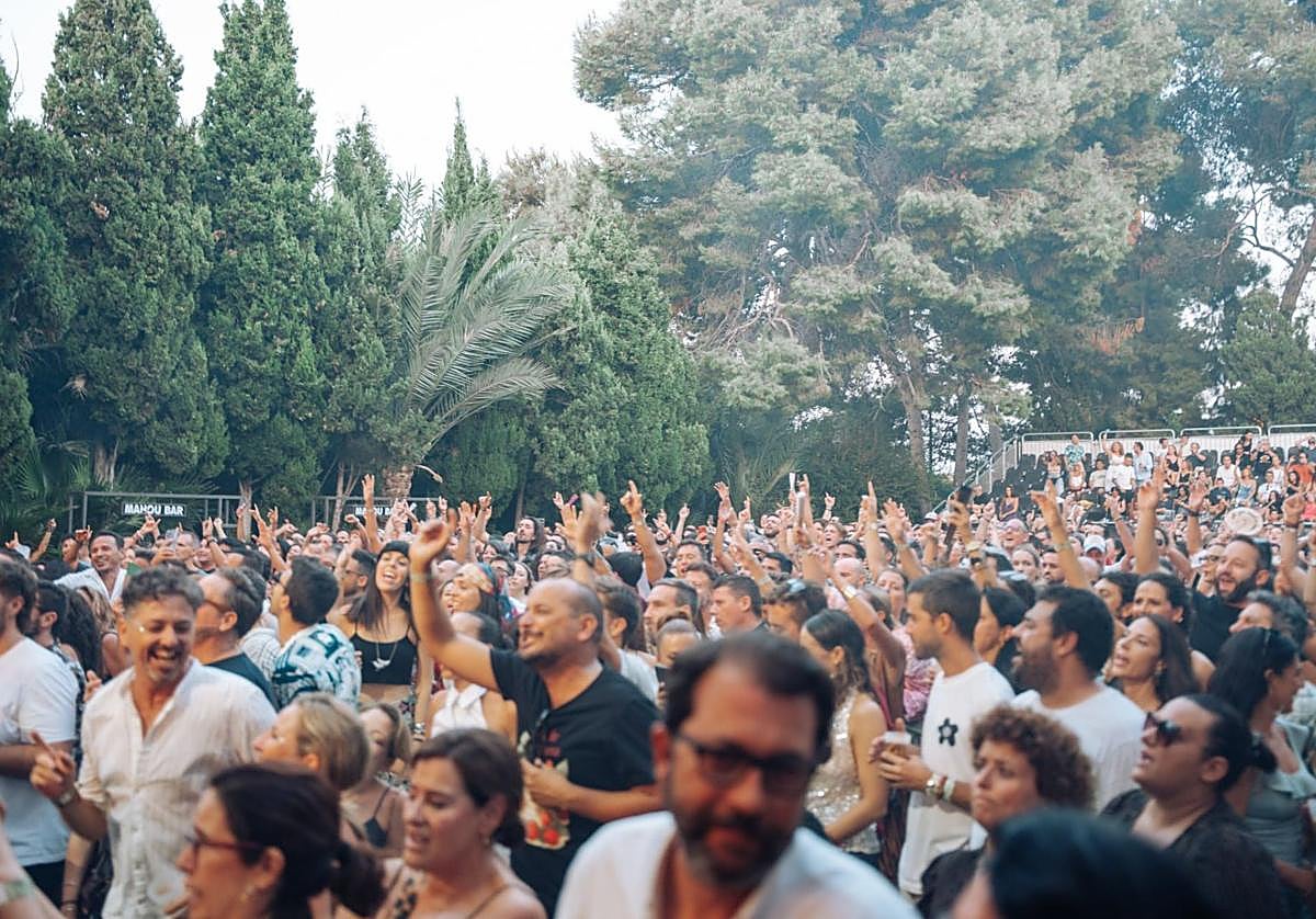 El público disfruta de un concierto